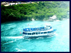 Niagara Falls 05 - Maid of the Mist crusing Niagara River